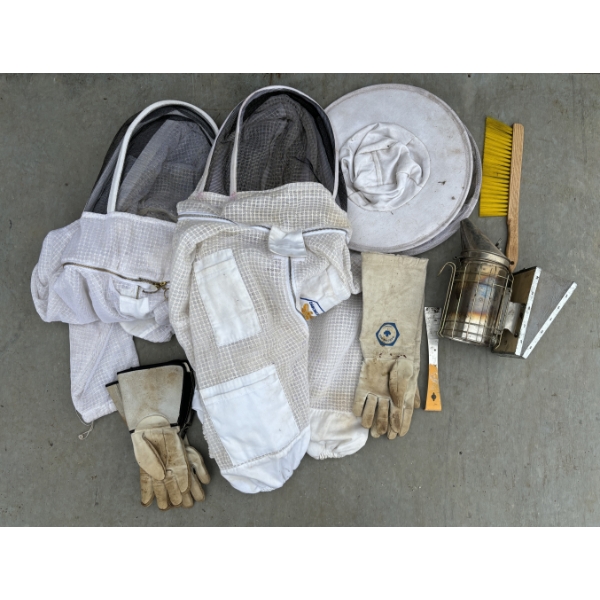 JOB LOT - BEE KEEPER EQUIPMENT