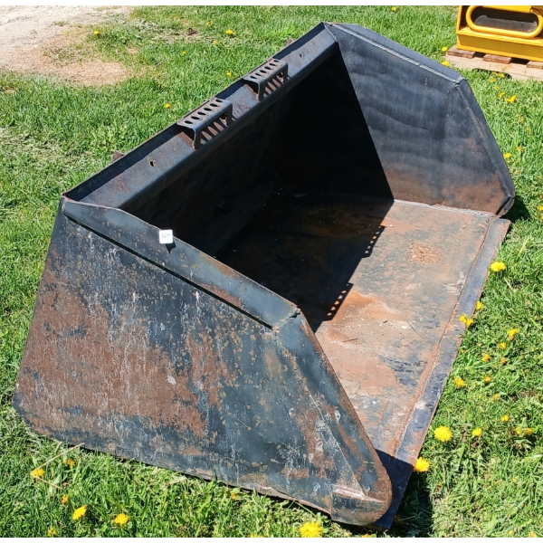 SKID STEER  MOUNT MATERIAL BUCKET 