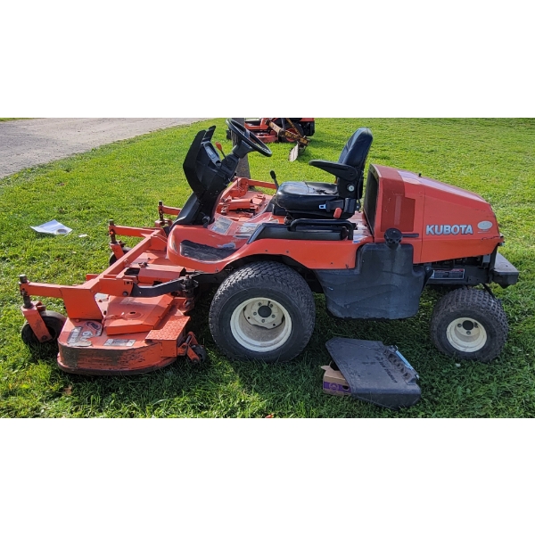 LOT OF 3 - KUBOTA RIDING MOWER MODEL F2690 W/ RCK 60 & 72 PRO MOWER DECKS