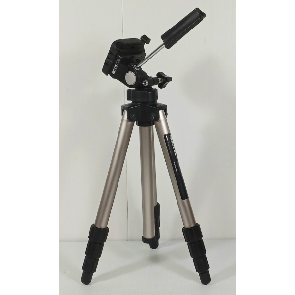 SLIK COMPACT TRIPOD
