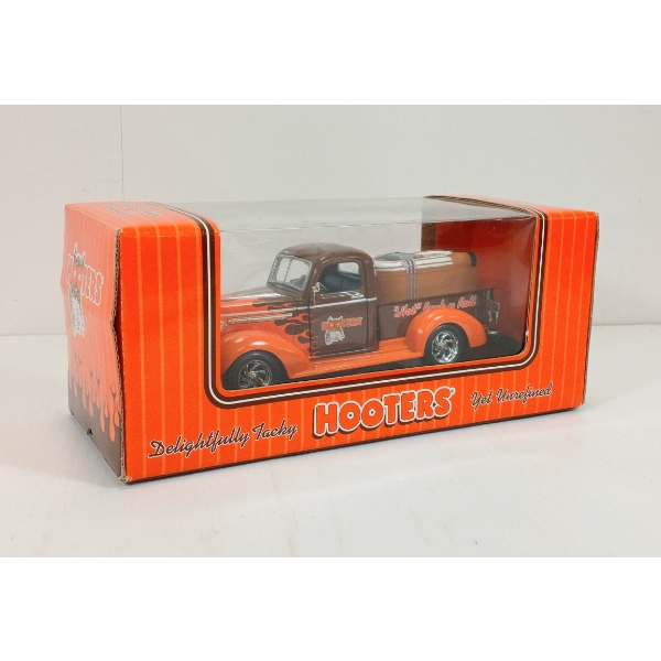 LIBERTY CLASSICS DIECAST 1939 CHEVY PICKUP BANK - HOOTERS