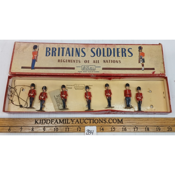 BRITAINS SOLDIERS LEAD FIGURES - NO. 2078 IRISH GUARDS