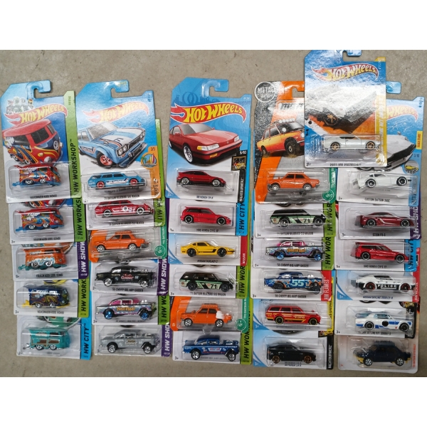 LOT OF 30 - HOTWHEELS / MATCHBOX - 2011 HW PREMIERE, NISSAN SKYLINE 2000 GT-R, ETC