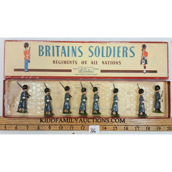 BRITAINS SOLDIERS LEAD FIGURES - NO. 312 GRENADIER GUARDS