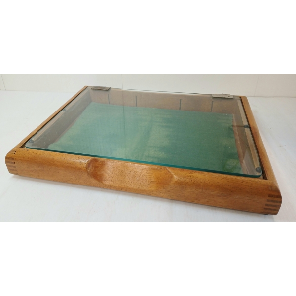 TABLETOP DISPLAY CASE