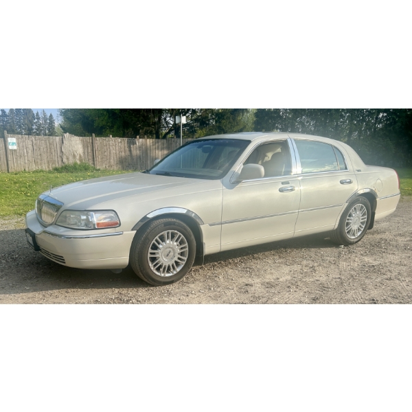 2007 LINCOLN TOWN CAR SIGNATURE LIMITED