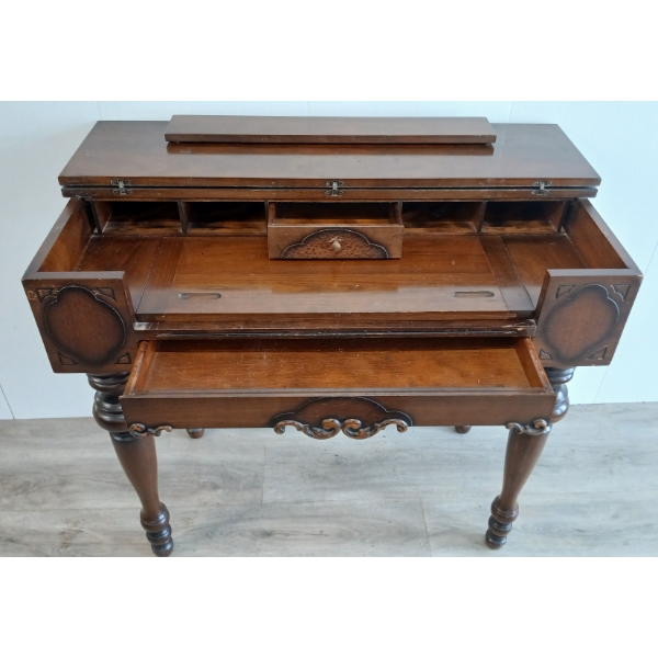 SOLID WOOD SPINET DESK