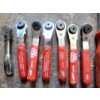 Image 6 : QTY OF MAC TOOLS - RATCHET WRENCHES & SCRAPERS