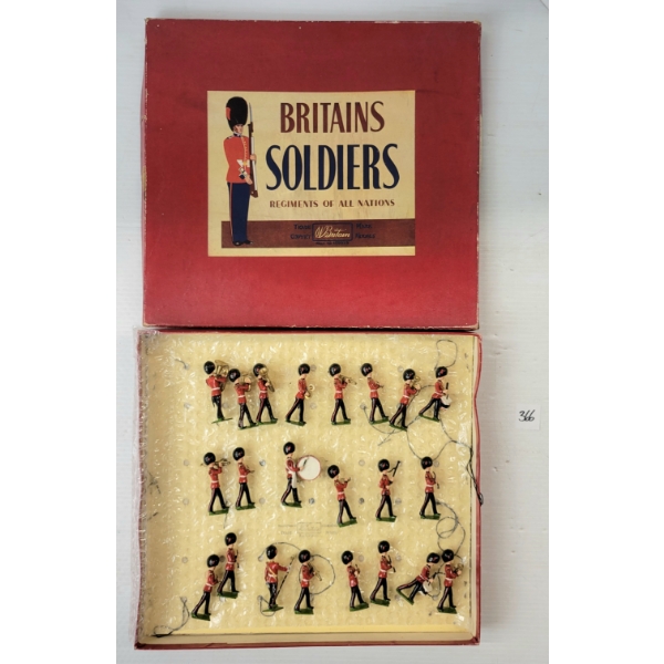 BRITAINS SOLDIERS LEAD FIGURES - NO. 37 FULL BAND OF THE COLDSTREAM GUARDS