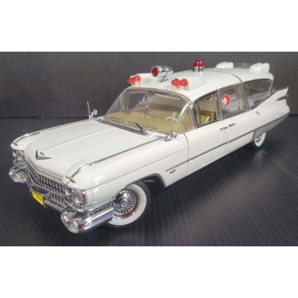 PRECISION DIECAST 1959 CROWN ROYALE AMBULANCE