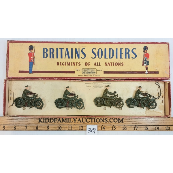 BRITAINS SOLDIERS LEAD FIGURES - NO. 1791 ROYAL CORPS SIGNALS