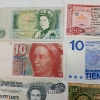 Image 2 : LOT OF 12 - WORLD BANKNOTES - INCL BAHAMAS, ENGLAND, SWITZERLAND & SCOTLAND ETC