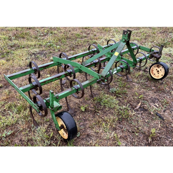 JOHN DEERE CULTIVATOR - MODEL NO 11 - 7 1/2 FOOT - 3 PTH