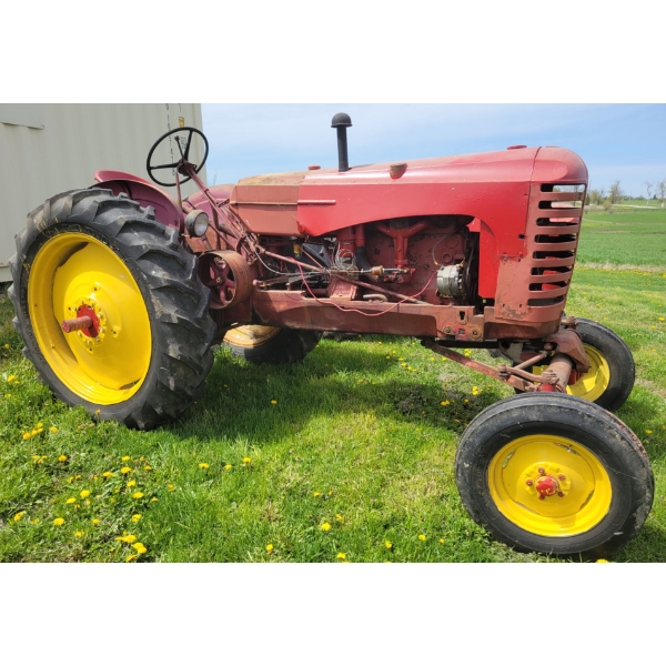 MASSEY HARRIS 333 ROW CROP TRACTOR - NO BATTERY 