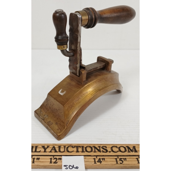 VICTORIAN FORGED BRASS HATTER'S IRON