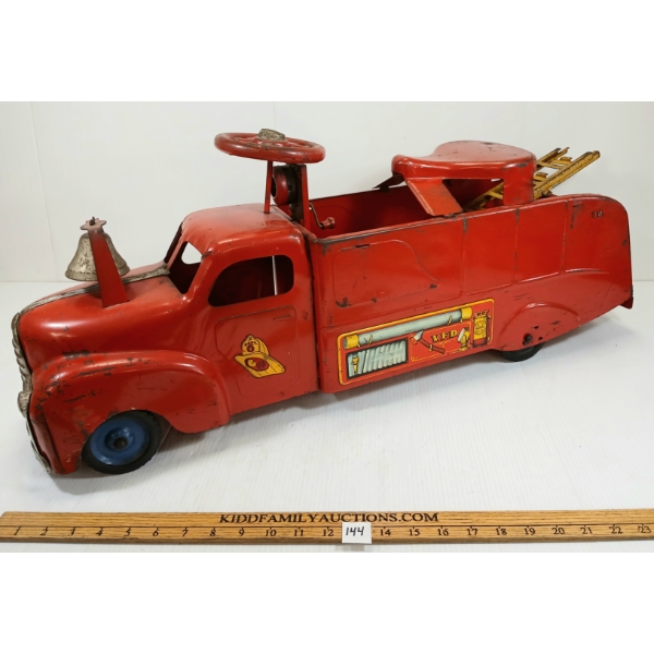 MARX SIT AND RIDE PRESSED STEEL V.F.D. FIRE TRUCK