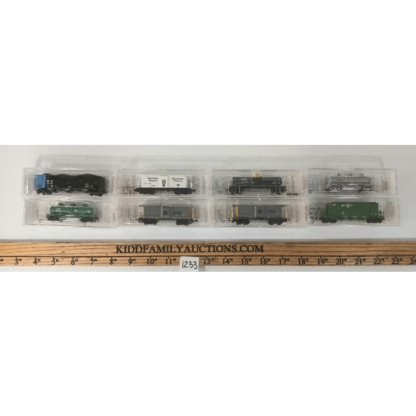 LOT OF 8 - MICRO TRAINS - WESTERN PAVING, SOUTHERN PACIFIC, CSX, PENNSYLVANIA, ETC