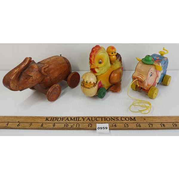LOT OF 3 - FISHER PRICE PUDGY, ELEPHANT PULL ALONG TOYS & MEIDA BATTERY OP CHICKEN 