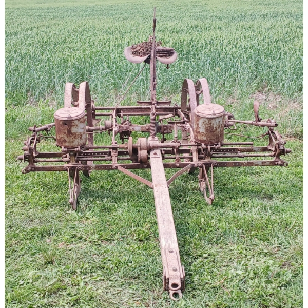 JOHN DEERE CORN PLANTER 