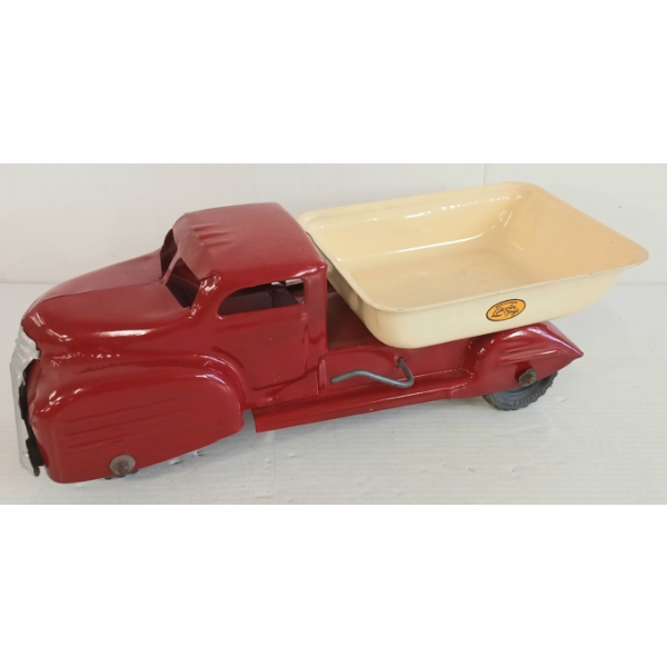 LINCOLN TOYS PRESSED STEEL DUMP TRUCK