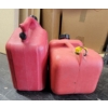 Image 4 : LOT OF 2 - 2.5GAL FUEL CANS