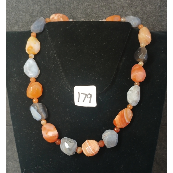 LOT OF 2 - POLISHED STONE NECKLACE & TRIPPLE STRAND STATEMENT BRACELET