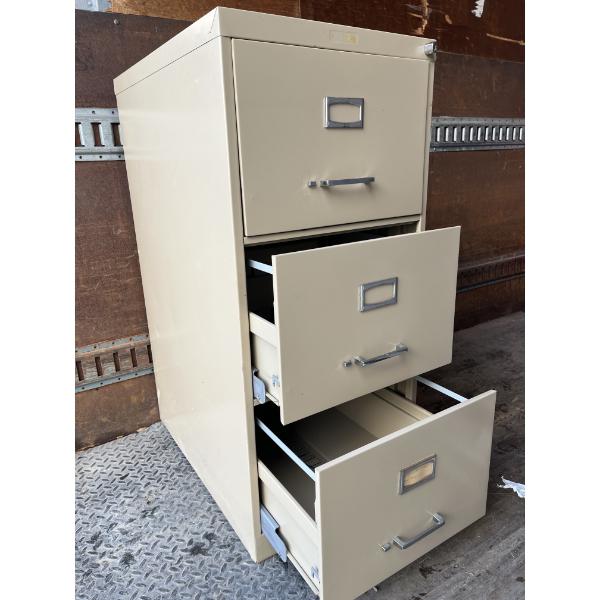 METAL FILE CABINET - 3 DRAWER - 18 X 26 X 40 INCH - W/ KEY