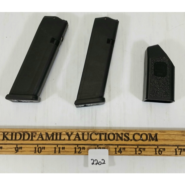 LOT OF 2 - GLOCK G22/35 .40 MAGAZINES W/ LOADER - PAL REQ. 