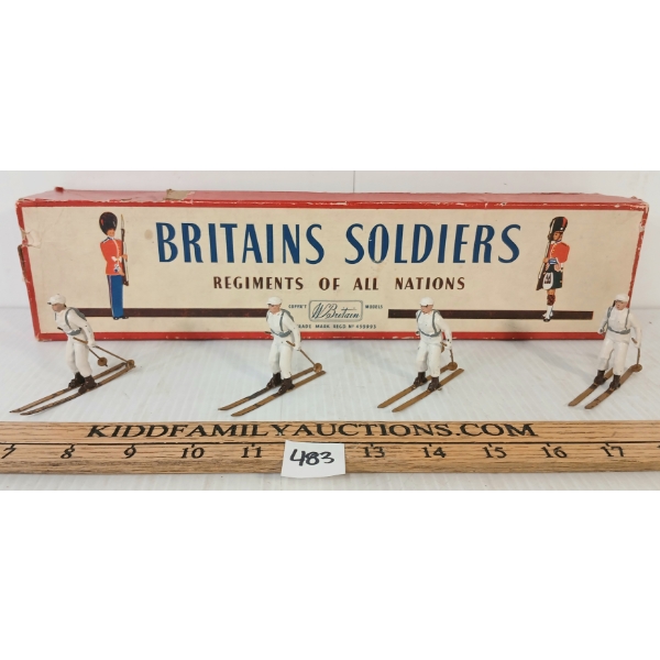 BRITAINS SOLDIERS LEAD FIGURES - NO. 2017 SKI TROOPS