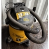 Image 1 : DIRT HOUND 12GAL WET/DRY VAC