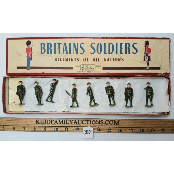 BRITAINS SOLDIERS LEAD FIGURES - NO. 195 BRITISH INFANTRY DEVONSHIRE REGIMENT