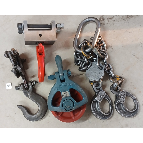 LOT OF 4 - SKOOKUM RIGGING SNATCH BLOCK, LIFTING HOOK, CHAIN SLING