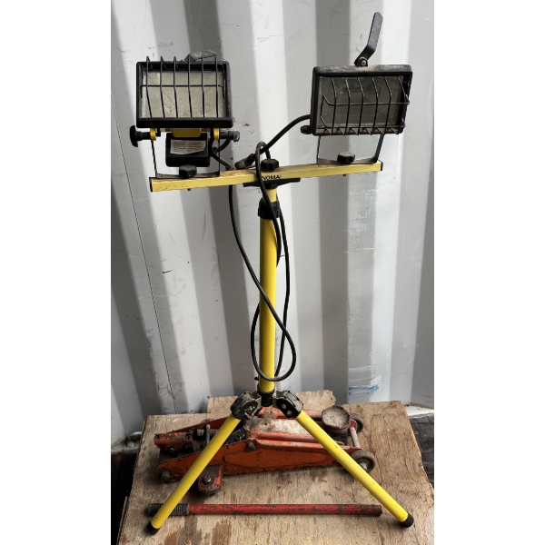 LOT OF 2 - SHOP LIGHT, FLOOR JACK