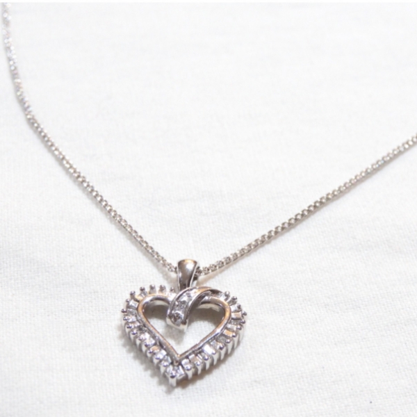 Lady's 10K White Gold Diamond Heart Pendant on 14K White Gold 18"Chain. 3.88 grams.