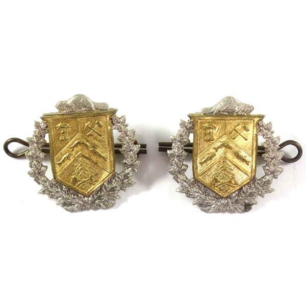 WWII Three Rivers Regiment Canadian Military Unit Collar Badges. 2pcs