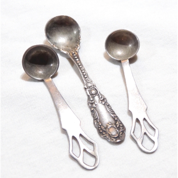 Antique Lot of Sterling Silver Salt Spoons. Total weight of 8.7 grams. 3pcs. 