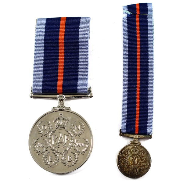 1939-45 Bomber Command Medals 0.25oz & 0.836oz-Silver 18mm & 36mm. 2pcs.