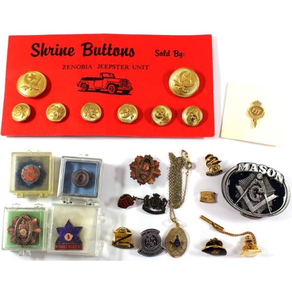 Group Lot of 16x Assorted Pins, Buttons, Necklace & More! 16pcs