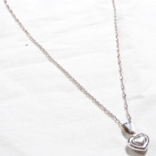 10K White Gold 3-Dimensional Heart Pendant on 18" Chain. 3.06 grams. 