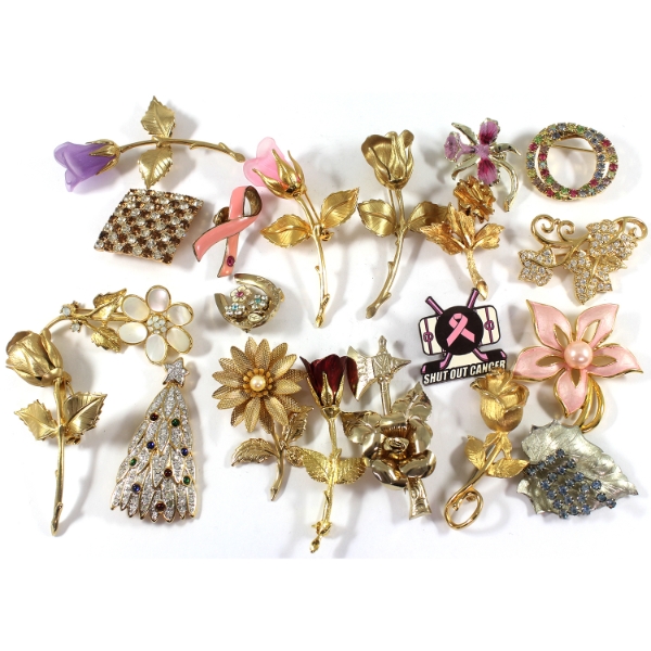 Bulk Lot of Beautiful Gold Floral/Assorted Brooches & Pins. 20pcs.
