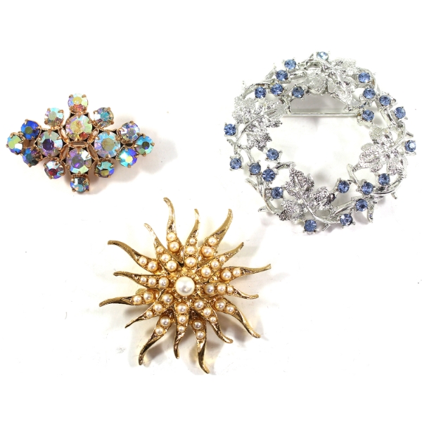 Group Lot of Intricate Gold and Silver Costume Jewellery Brooches. 3pcs.