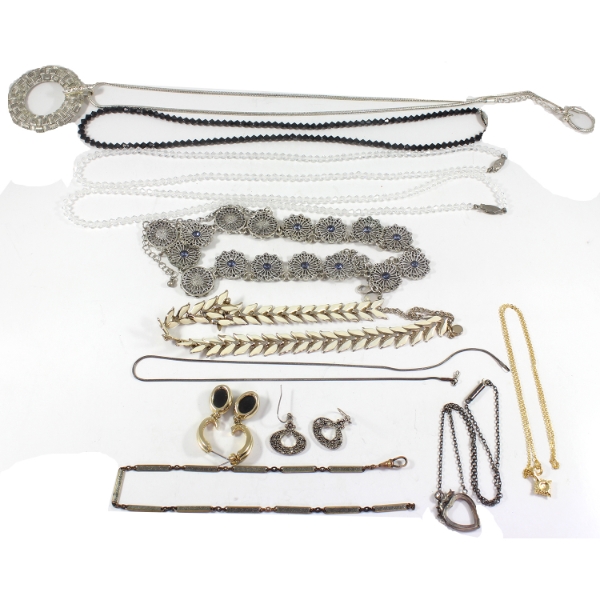 Bulk Lot of Costume Jewellery Necklaces and Earrings. 12pcs.