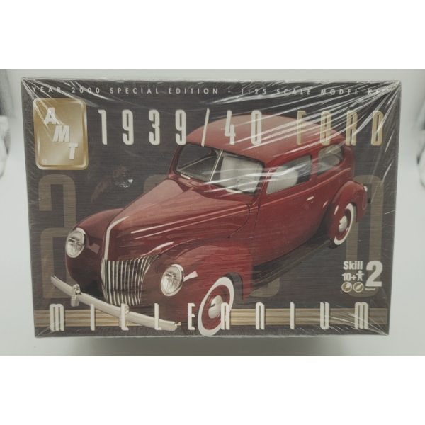 AMT MODEL KIT 1939 FORD Sealed 1/25 Scale