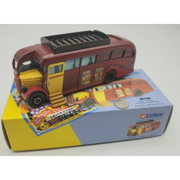 Corgi Toys CHIPPERFIELDS CIRCUS AEC REGAL LIVING QUATERS VEHICLE in Original Box