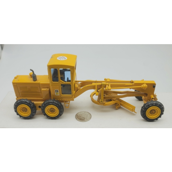 Vintage  Road Grader 1/50 Scale