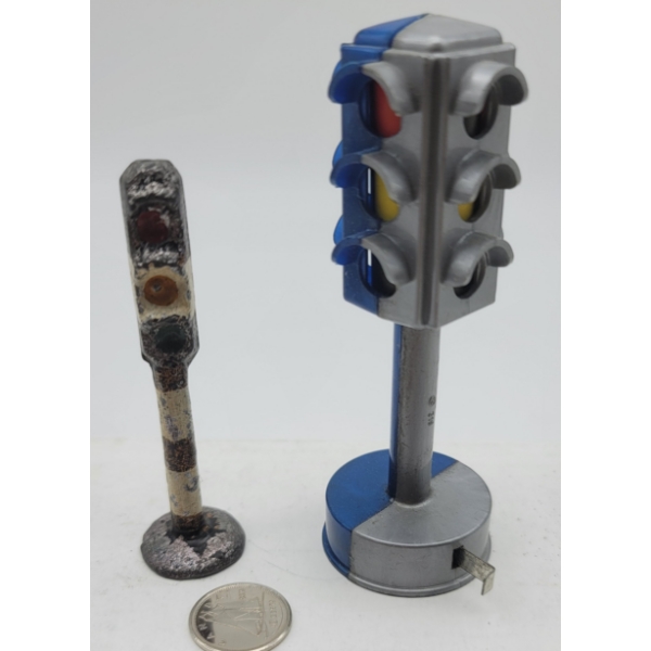 2 Traffic Lights 1 Plastic Automatic and Cast Metal great for display purposes