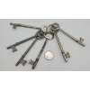 Image 1 : 6 VINTAGE SKELETON KEYS