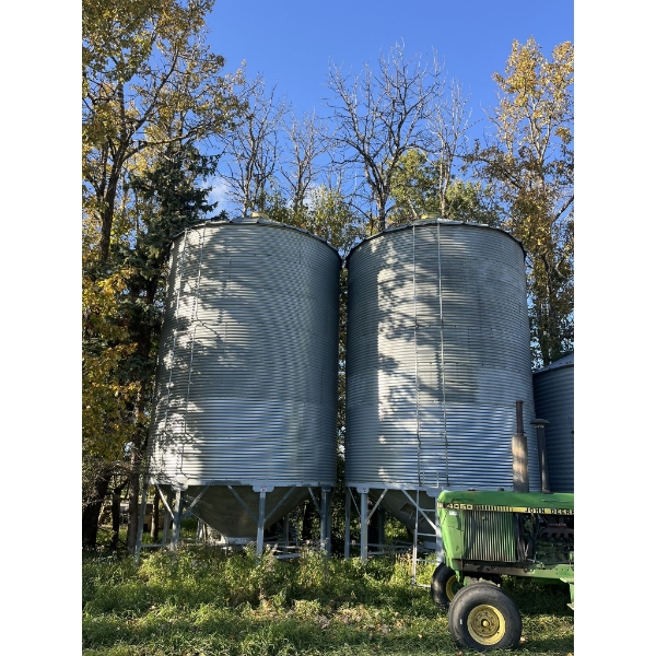 Westeel Rosco 2700 bushel Hopper Bin with Ladder