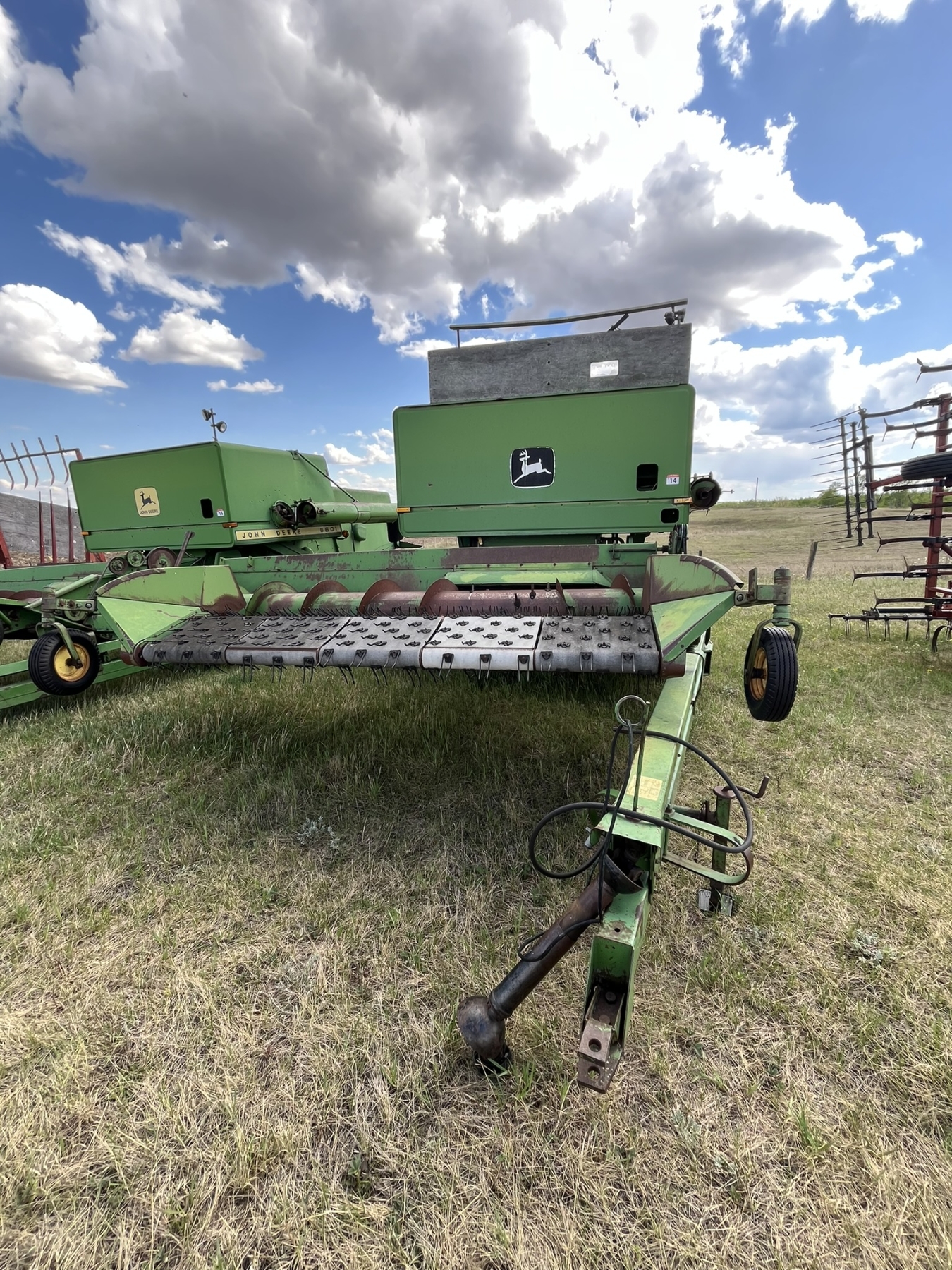 John Deere 6601 Pull Type Combine