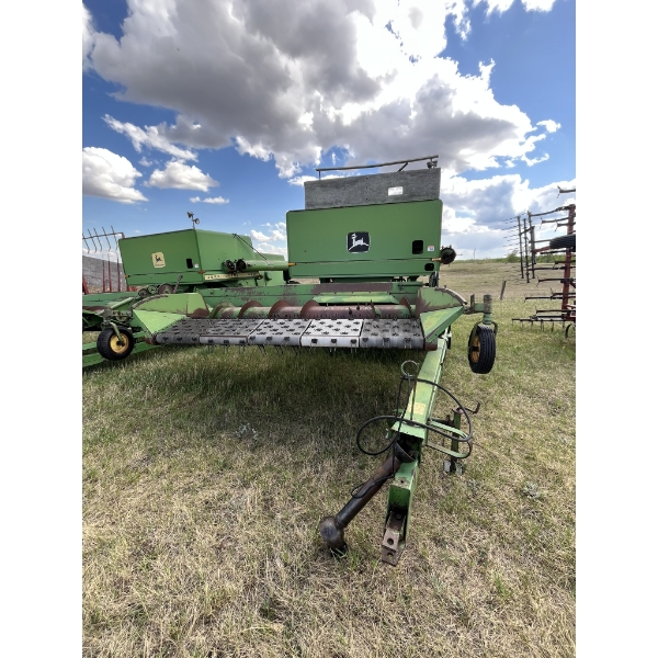 John Deere 6601 Pull Type Combine